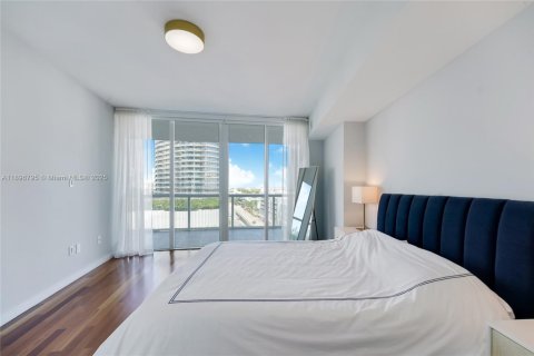 Condo in Miami Beach, Florida, 2 bedrooms  № 1953629 - photo 16