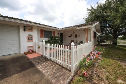 Casa en venta en Port Richey, Florida, 2 dormitorios, 98.48 m2 № 1822679 - foto 4
