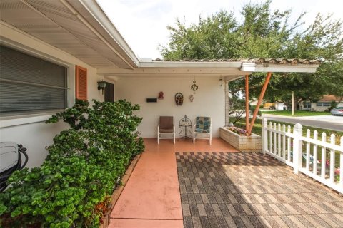 Casa en venta en Port Richey, Florida, 2 dormitorios, 98.48 m2 № 1822679 - foto 5