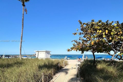 Copropriété à louer à Bal Harbour, Floride: 2 chambres, 104.79 m2 № 2002041 - photo 15