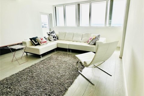 Condominio en alquiler en Bal Harbour, Florida, 2 dormitorios, 104.79 m2 № 2002041 - foto 2