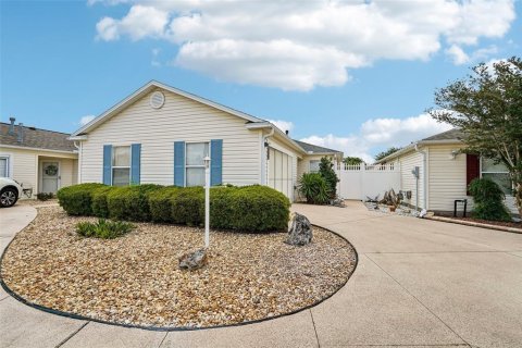Villa ou maison à The Villages, Floride 2 chambres, 110.93 m2 № 2147744