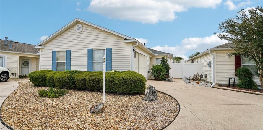 Villa ou maison à The Villages, Floride 2 chambres, 110.93 m2 № 2147744