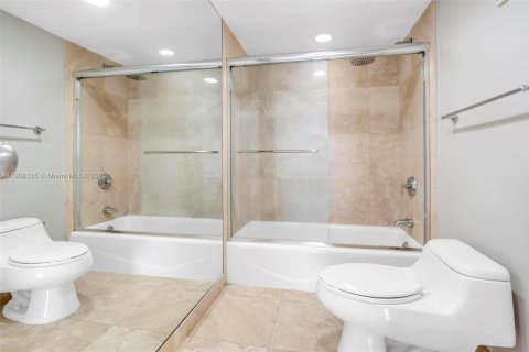 Condominio en alquiler en Miami, Florida, 2 dormitorios, 135.64 m2 № 2013100 - foto 29