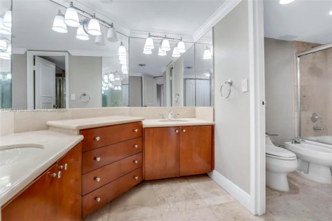 Condominio en alquiler en Miami, Florida, 2 dormitorios, 135.64 m2 № 2013100 - foto 22