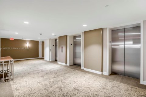 Condominio en alquiler en Miami, Florida, 2 dormitorios, 135.64 m2 № 2013100 - foto 3