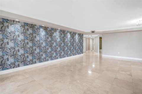 Condominio en alquiler en Miami, Florida, 2 dormitorios, 135.64 m2 № 2013100 - foto 11