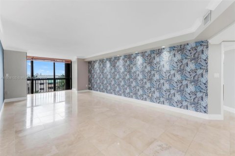 Condominio en alquiler en Miami, Florida, 2 dormitorios, 135.64 m2 № 2013100 - foto 5