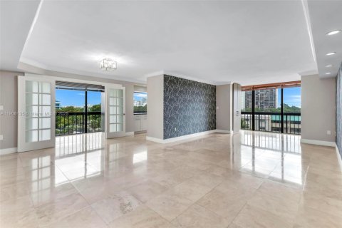 Condominio en alquiler en Miami, Florida, 2 dormitorios, 135.64 m2 № 2013100 - foto 6