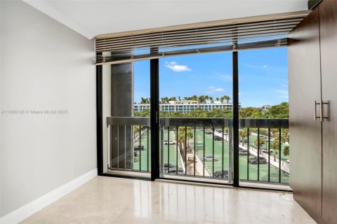 Condominio en alquiler en Miami, Florida, 2 dormitorios, 135.64 m2 № 2013100 - foto 7