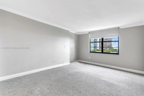 Condominio en alquiler en Miami, Florida, 2 dormitorios, 135.64 m2 № 2013100 - foto 25