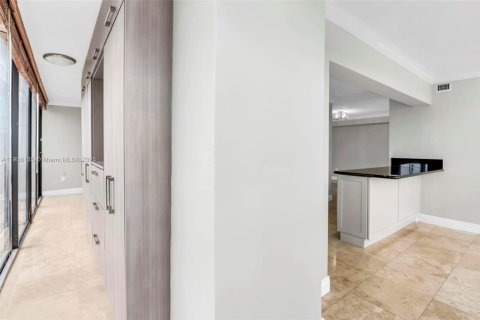 Condominio en alquiler en Miami, Florida, 2 dormitorios, 135.64 m2 № 2013100 - foto 20