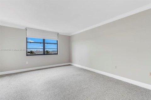 Condominio en alquiler en Miami, Florida, 2 dormitorios, 135.64 m2 № 2013100 - foto 24