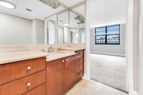Condominio en alquiler en Miami, Florida, 2 dormitorios, 135.64 m2 № 2013100 - foto 30