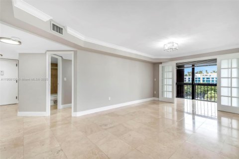 Condominio en alquiler en Miami, Florida, 2 dormitorios, 135.64 m2 № 2013100 - foto 9