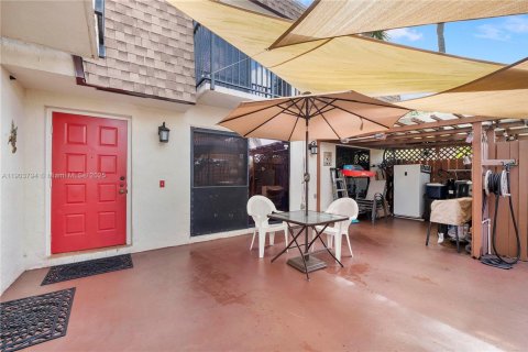 Townhouse in Tamarac, Florida 3 bedrooms, 138.24 sq.m. № 1954779 - photo 13