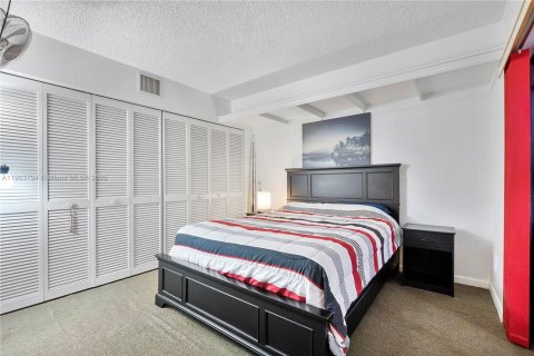 Townhouse in Tamarac, Florida 3 bedrooms, 138.24 sq.m. № 1954779 - photo 7