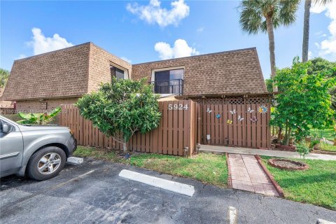 Townhouse in Tamarac, Florida 3 bedrooms, 138.24 sq.m. № 1954779 - photo 14