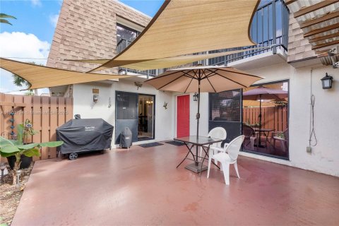 Townhouse in Tamarac, Florida 3 bedrooms, 138.24 sq.m. № 1954779 - photo 2