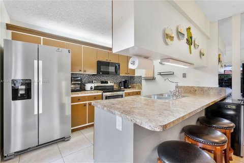 Townhouse in Tamarac, Florida 3 bedrooms, 138.24 sq.m. № 1954779 - photo 6