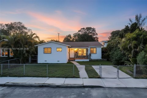 Дом в Майами, Флорида 3 спальни, 144.74м2 № 2006587