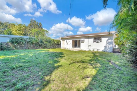 Снять в аренду виллу или дом в Майами, Флорида 3 спальни, 144.74м2, № 2006587 - фото 18