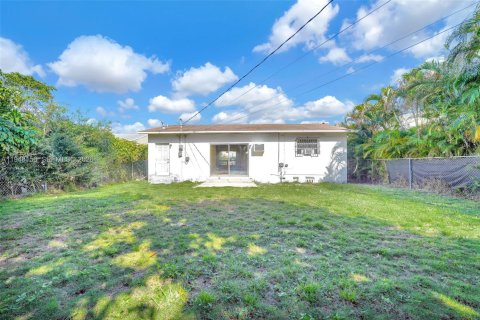 Снять в аренду виллу или дом в Майами, Флорида 3 спальни, 144.74м2, № 2006587 - фото 19