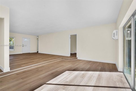 Снять в аренду виллу или дом в Майами, Флорида 3 спальни, 144.74м2, № 2006587 - фото 2