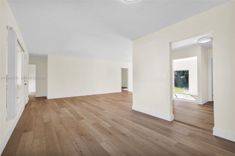 Снять в аренду виллу или дом в Майами, Флорида 3 спальни, 144.74м2, № 2006587 - фото 3