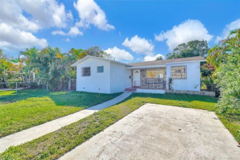 Снять в аренду виллу или дом в Майами, Флорида 3 спальни, 144.74м2, № 2006587 - фото 10