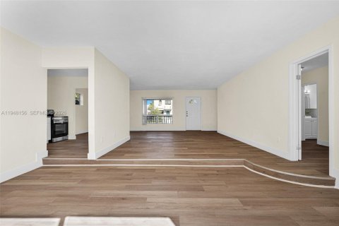 Снять в аренду виллу или дом в Майами, Флорида 3 спальни, 144.74м2, № 2006587 - фото 30