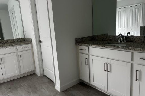 Casa en venta en Fort Myers, Florida, 5 dormitorios № 1921591 - foto 8