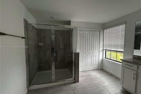 Casa en venta en Fort Myers, Florida, 5 dormitorios № 1921591 - foto 10