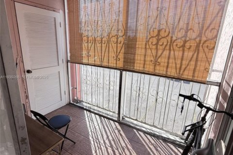 Copropriété à vendre à Miami, Floride: 2 chambres, 74.32 m2 № 1989044 - photo 10