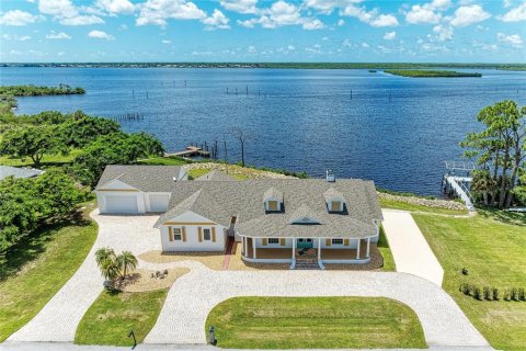 Villa ou maison à Port Charlotte, Floride 3 chambres, 265.24 m2 № 2314570