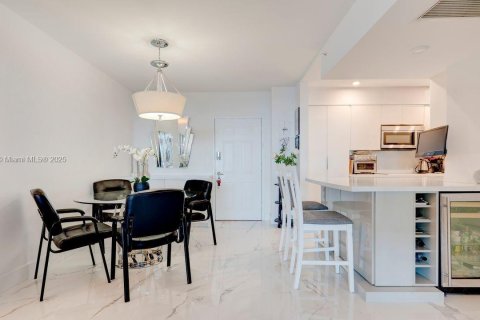 Condominio en venta en Hollywood, Florida, 1 dormitorio, 69.21 m2 № 1923106 - foto 4