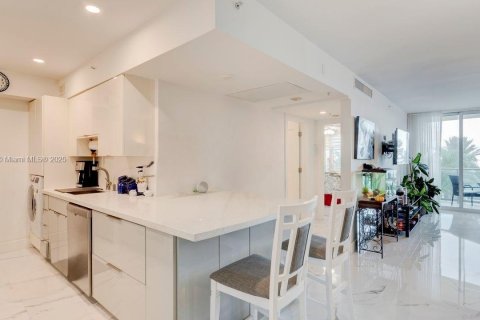 Condominio en venta en Hollywood, Florida, 1 dormitorio, 69.21 m2 № 1923106 - foto 3