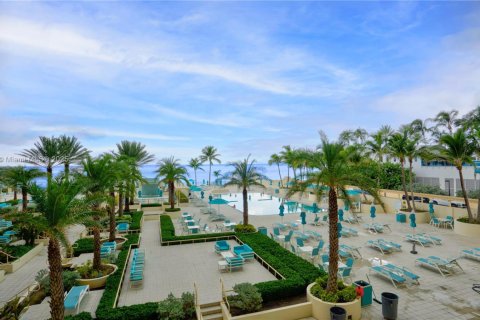 Condominio en venta en Hollywood, Florida, 1 dormitorio, 69.21 m2 № 1923106 - foto 1