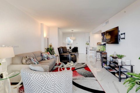 Condominio en venta en Hollywood, Florida, 1 dormitorio, 69.21 m2 № 1923106 - foto 5