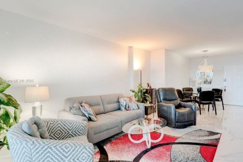 Condominio en venta en Hollywood, Florida, 1 dormitorio, 69.21 m2 № 1923106 - foto 6
