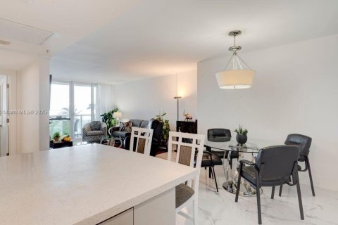 Condominio en venta en Hollywood, Florida, 1 dormitorio, 69.21 m2 № 1923106 - foto 2