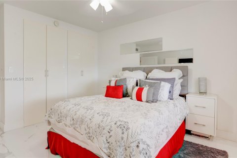 Condominio en venta en Hollywood, Florida, 1 dormitorio, 69.21 m2 № 1923106 - foto 13