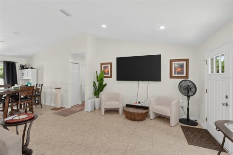 Villa ou maison à vendre à Port Charlotte, Floride: 3 chambres, 129.69 m2 № 2408409 - photo 14