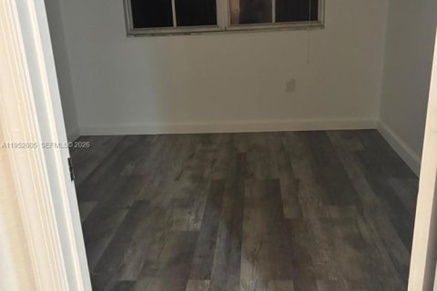 Townhouse in Homestead, Florida 3 bedrooms, 158.31 sq.m. № 2007589 - photo 11