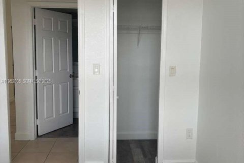 Townhouse in Homestead, Florida 3 bedrooms, 158.31 sq.m. № 2007589 - photo 13