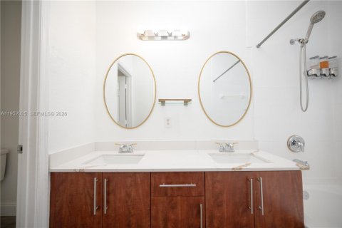 Townhouse in Homestead, Florida 3 bedrooms, 158.31 sq.m. № 2007589 - photo 30