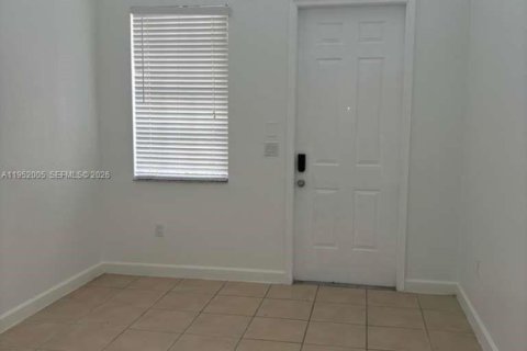 Townhouse in Homestead, Florida 3 bedrooms, 158.31 sq.m. № 2007589 - photo 3