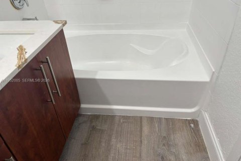 Townhouse in Homestead, Florida 3 bedrooms, 158.31 sq.m. № 2007589 - photo 17