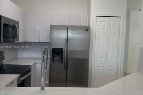 Townhouse in Homestead, Florida 3 bedrooms, 158.31 sq.m. № 2007589 - photo 7