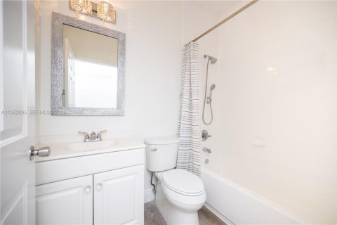 Townhouse in Homestead, Florida 3 bedrooms, 158.31 sq.m. № 2007589 - photo 28